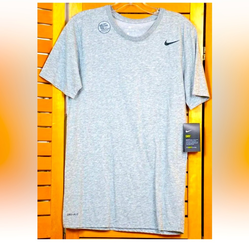 NWT Nike Sportswear NSW T-shirt Gray Short Sleeve Tee Swoosh Logo Gray